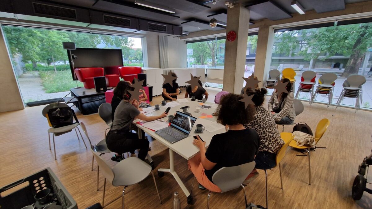 Lectura colectiva en la Biblioteca Schiller:     voces migrantes en diálogo