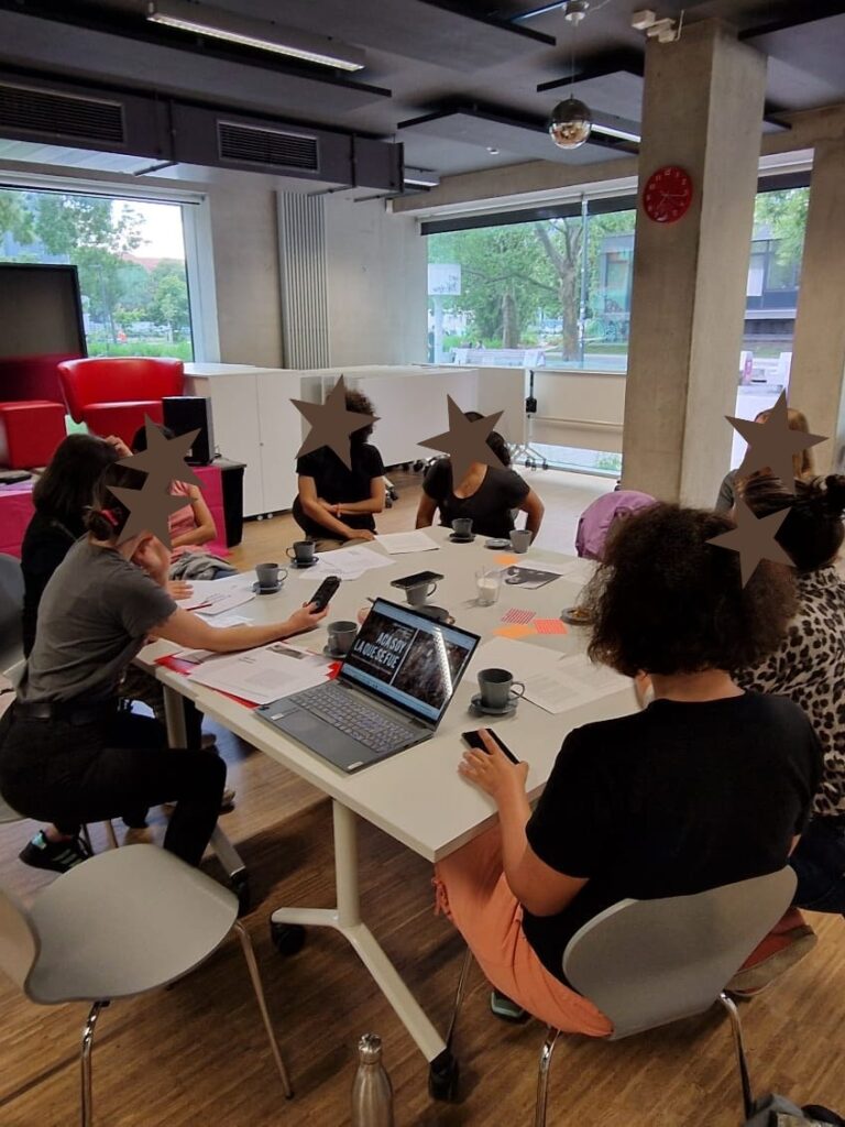 Lectura colectiva en la Biblioteca Schiller:     voces migrantes en diálogo